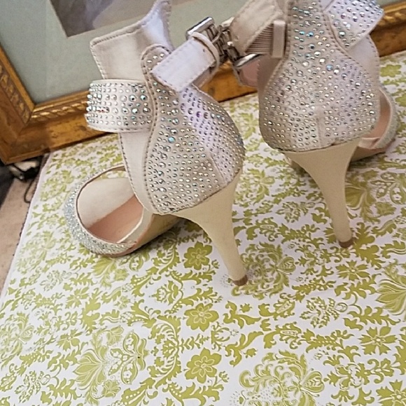 Diamonds & Pearls💍 Heels - Picture 4 of 5